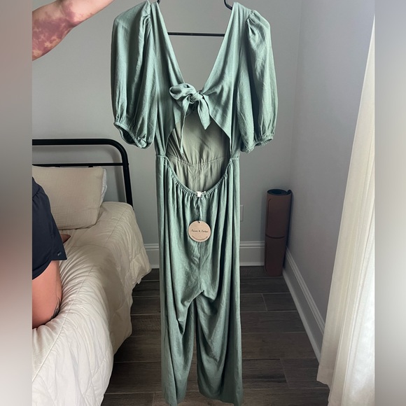 NWT Green linen jumpsuit - Picture 2 of 2